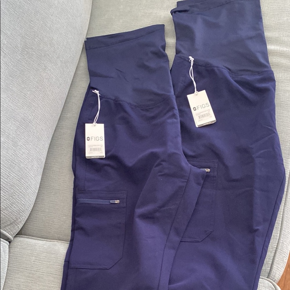 Figs- Maternity skinny pant scrub in navy